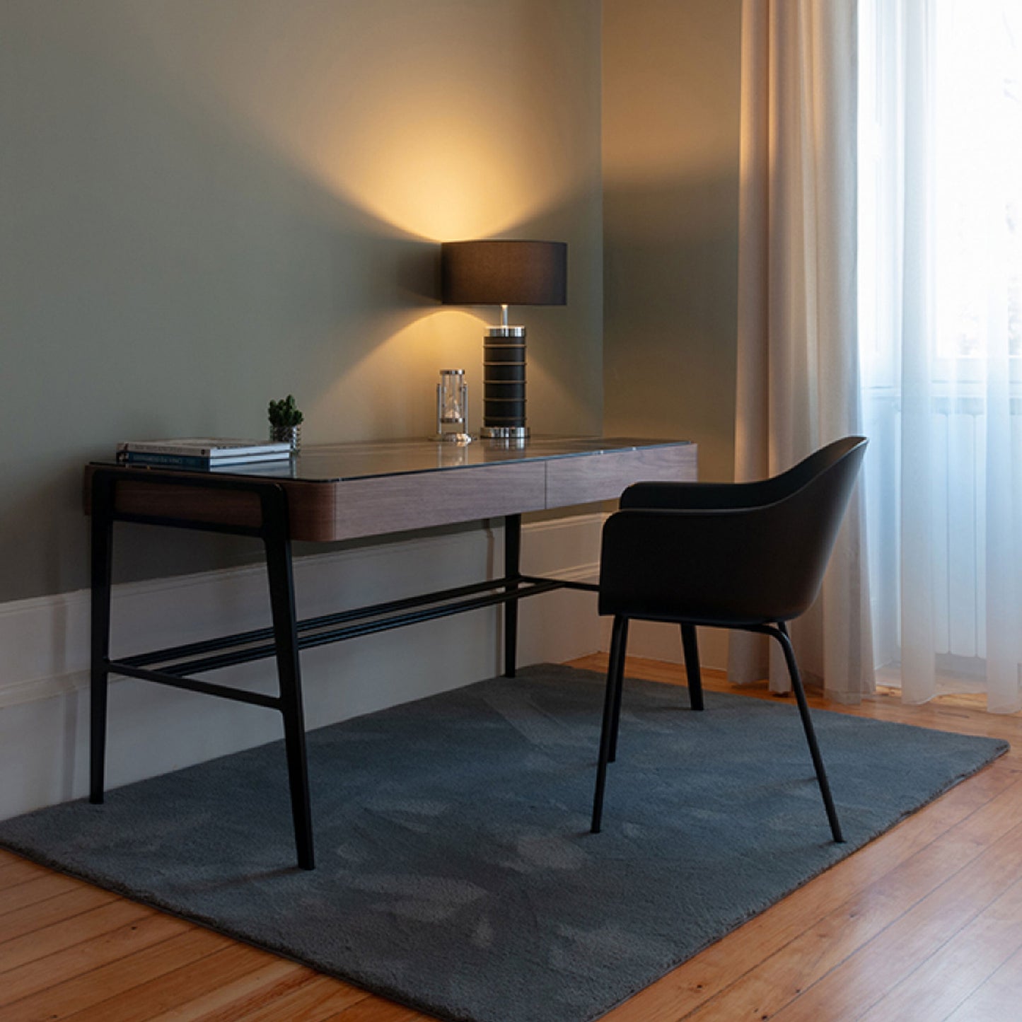 Desk Table Dubai | IONS DESIGN | Dubai | UAE