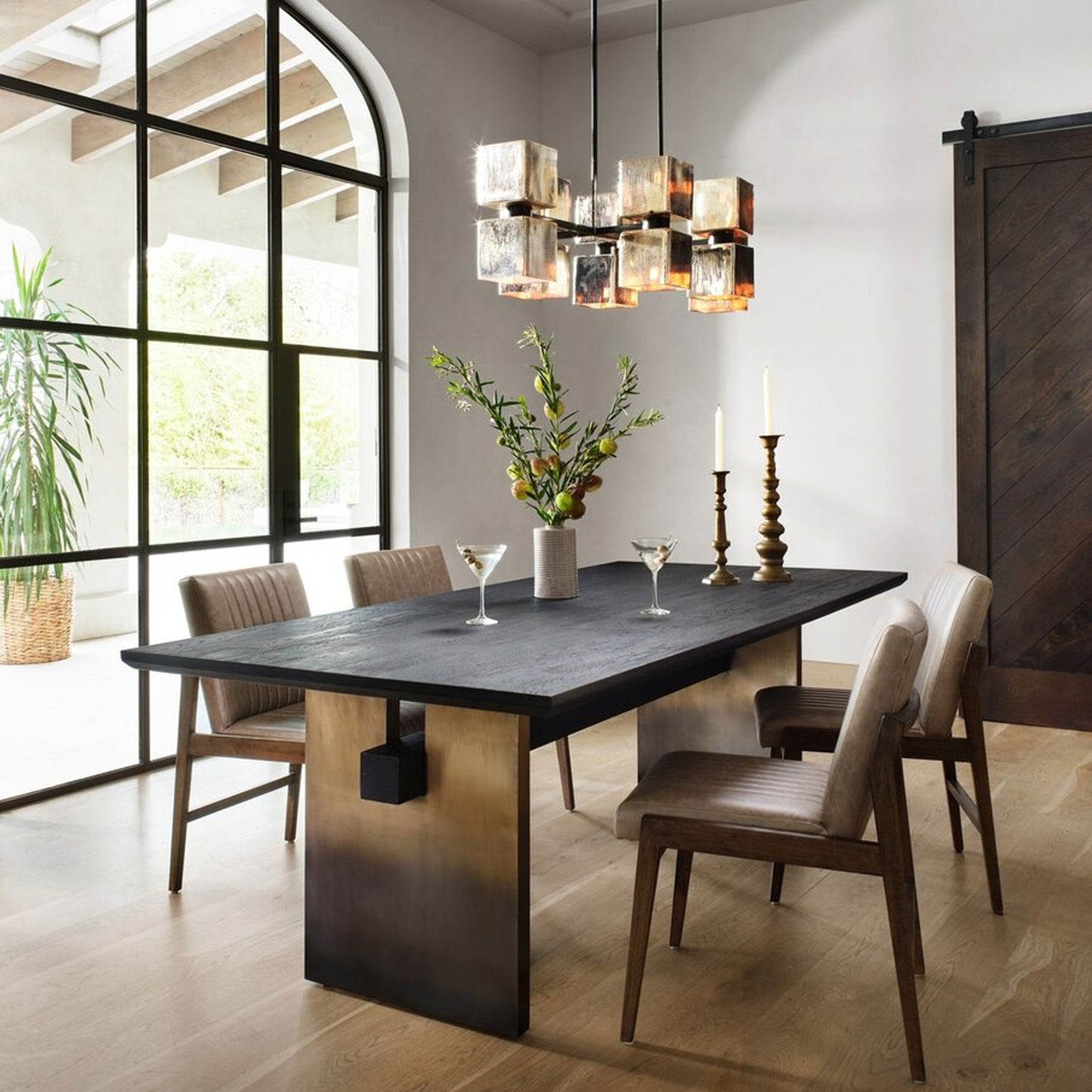 Table Dubai | IONS DESIGN | Dubai | UAE