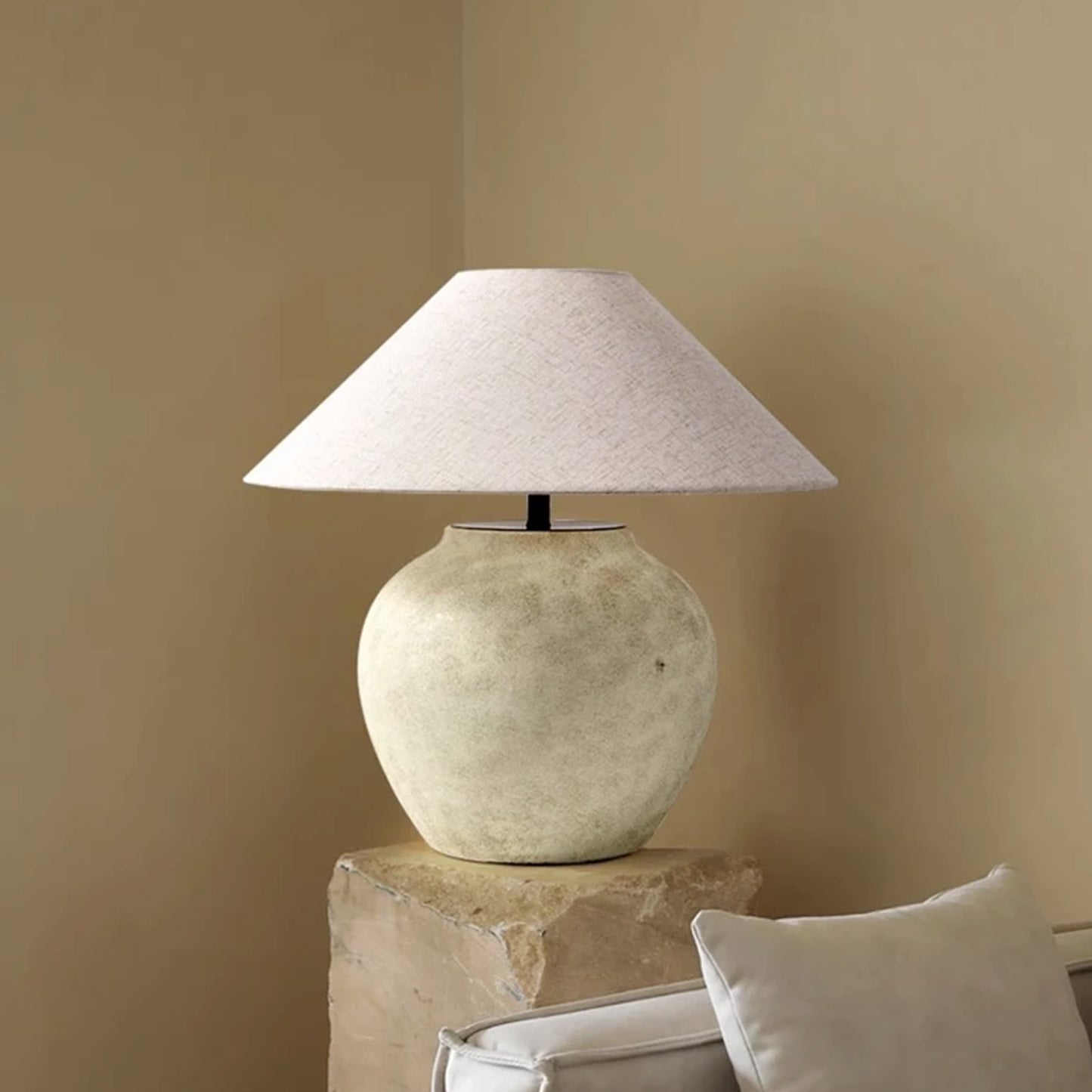 Gao Rounded Ceramic Table Lamp - IONS DESIGN | Dubai | UAE 