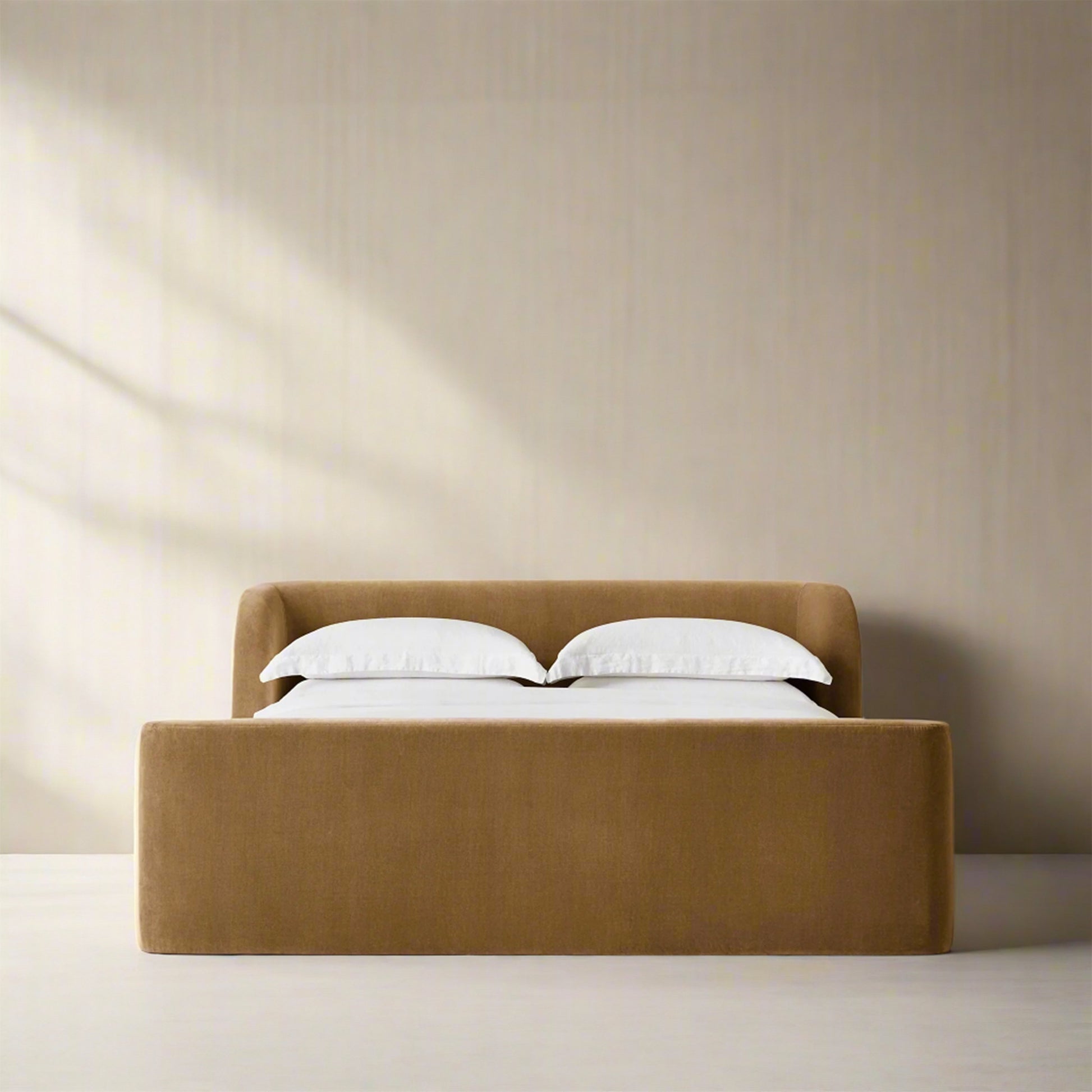 Hug Velvet Bed | IONSDESIGN | Dubai | UAE